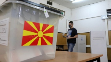 Βόρεια Μακεδονία: Σε προεκλογικούς ρυθμούς η χώρα - Οι 7 υποψήφιοι και το φαβορί