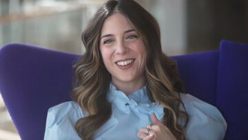 Βάσια Ζαχαροπούλου: Η σοπράνο της Εθνικής Λυρικής Σκηνής, η φωνή πίσω από Google Translate