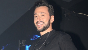 Πάνος Καλίδης για το αν κάνει δουλειές στο σπίτι: Πηγαίνω το πιάτο μου στην κουζίνα όταν φάω, απάντησε