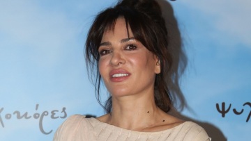 Δήμητρα Ματσούκα: Με κοντό φόρεμα και γόβες σε επαγγελματική έξοδο