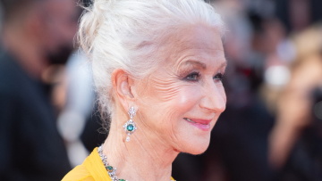 H Helen Mirren απέκτησε τη δική της κούκλα Barbie με αφορμή την Παγκόσμια Ημέρα της Γυναίκας 