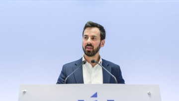 Ρωμανός για Κουτσούμπα: Σεξιστική και άκρως υποτιμητική για το γυναικείο φύλο η δήλωση για «sugar daddies»