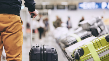Γιατί οι αεροπορικές εταιρείες επιβάλλουν σκληρότερα όρια για τις αποσκευές μας