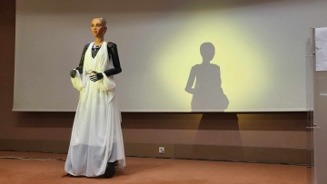 Ρόδος: Στο νησί το διάσημο ρομπότ τεχνητής νοημοσύνης, Σοφία - Μίλησε στα ελληνικά (βίντεο)