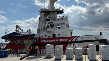 Αυτό είναι το πλοίο που θα φύγει από την Κύπρο με ανθρωπιστική βοήθεια προς τη Γάζα - Δείτε βίντεο