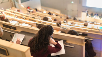 Πανελλαδικές 2024: Η «ακτινογραφία» των 10.000 κενών θέσεων στα ΑΕΙ μετά την ανακοίνωση των βάσεων