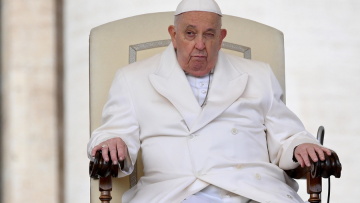 H πρεσβεία της Ουκρανίας στο Βατικανό απαντά στον Πάπα: «Μίλησε κανείς, ποτέ, για διαπραγμάτευση με τον Χίτλερ;»