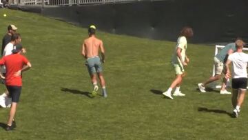 O Τζόκοβιτς σκόραρε, αφού πέρασε τον Τσιτσιπά, και πανηγύρισε αλά  Ρονάλντο - Δεν ήμουν έτοιμος για τάκλιν, είπε ο Στέφανος - Βίντεο