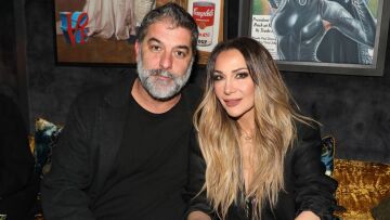 Βασίλης Μπισμπίκης: Η φωτογραφία του με τη Δέσποινα Βανδή μετά την περιπέτεια της υγείας του - Σε αγαπώ, της γράφει