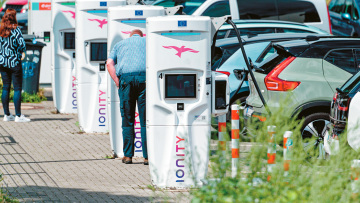 Πρόγραμμα «Κινούμαι Ηλεκτρικά»: Κίνητρα για ηλεκτρικά αυτοκίνητα και φορτιστές