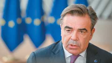 Στις Βρυξέλλες ο Μαργαρίτης Σχοινάς, συναντήσεις υπουργού με Ευρωπαίους Επιτρόπους