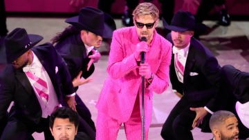 Ράιαν Γκόσλινγκ: Εντυπωσίασε με το «I'm Just Ken» στη σκηνή των Όσκαρ - Τα γέλια της Μάργκοτ Ρόμπι 