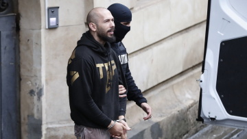 Άντριου Τέιτ: Το Βουκουρέστι θα εκδώσει τον Βρετανό influencer μετά τη δίκη του