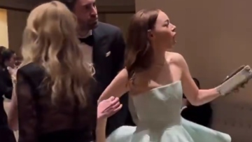 Έμα Στόουν: Η viral αντίδρασή της όταν κατάλαβε ότι έλειπε από τη βράβευση του «Poor Things» με το Όσκαρ για το Καλύτερο Μακιγιάζ