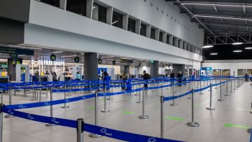 Θεσσαλονίκη: Σύλληψη δύο επιβατών στο αεροδρόμιο «Μακεδονία» - Ο ένας άτμιζε κι ο άλλος δεν ήθελε να δέσει τη ζώνη του