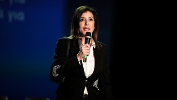 ΝΔ κατά ΣΥΡΙΖΑ για την Ασημακοπούλου: Προκλητικό να κουνάνε το δάχτυλο όσοι έχουν στις τάξεις τους αμετάκλητα καταδικασμένους