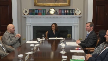 Κάμαλα Χάρις: Συναντήθηκε με τον ράπερ Fat Joe - «Κανείς δεν πρέπει να φυλακίζεται επειδή κάπνισε μαριχουάνα»