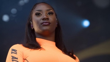 Γαλλία: Χαμός με την Αγιά Νακαμούρα - Ρατσιστικές επιθέσεις για να μην τραγουδήσει στους Ολυμπιακούς Αγώνες