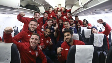 Ολυμπιακός: «Πάρτι» στην πτήση της επιστροφής, έπαιξε τον ύμνο με τρομπέτα ο πιλότος - Δείτε βίντεο