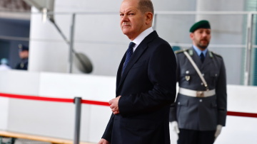 Σολτς: Κάλεσε το Ισραήλ να επιτρέψει μεγαλύτερης κλίμακας ανθρωπιστική βοήθεια στη Γάζα