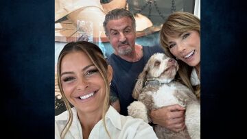 Μαρία Μενούνος: Η selfie με τον Σιλβέστερ Σταλόνε και τη γυναίκα του