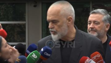 Αλβανία: Ο Έντι Ράμα έσπρωξε γυναίκα δημοσιογράφο μπροστά στις κάμερες - Δείτε βίντεο