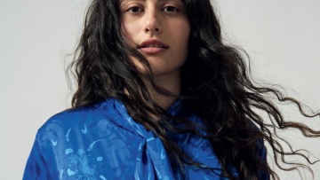 Μαρίνα Σπανού: Η τραγουδίστρια που αγαπήσαμε στα social με το «Λουλούδι του δρόμου» μιλά για τη γενιά της