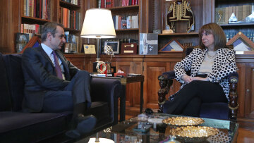 Μητσοτάκης σε Σακελλαροπούλου:  Δεν θα δεχθούμε την κερδοσκοπία - Δεν γίνεται να μην διαγράφονται φοιτητές που παρανομούν στα ΑΕΙ