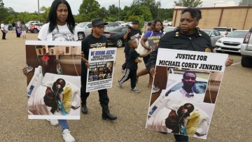 ΗΠΑ: Πρώην αστυνομικοί καταδικάζονται να εκτίσουν ποινές κάθειρξης για τον βασανισμό δυο Αφροαμερικανών