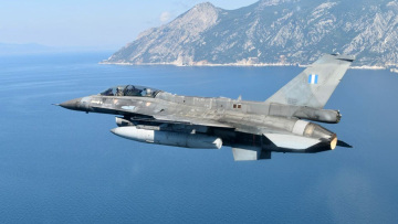 Πτώση F-16: Μιάμιση ώρα πάλευε στην ανοιχτή θάλασσα ο πιλότος