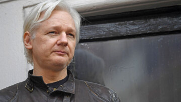 Τζουλιάν Ασάνζ: Οι ΗΠΑ εξετάζουν συμφωνία μαζί του για να αφεθεί ελεύθερος λέει η Wall Street Journal