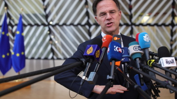 Ρούτε: Η Ολλανδία δεν συμφωνεί με την έκδοση ευρωομολόγων για την άμυνα