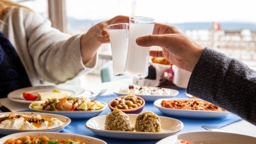 Taste Atlas: Τέσσερα ελληνικά ποτά στα 79 καλύτερα του κόσμου - Αποθέωση για την τσικουδιά