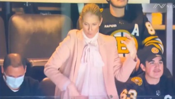 Σελίν Ντιόν: Η χορευτική της κίνηση σε αγώνα χόκεϊ - Οι φαν της ελπίζουν ότι θα επιστρέψει στη σκηνή σύντομα