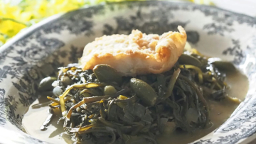 Μπακαλιάρος, ο ξένος που έγινε δικός μας στο τελετουργικό ελληνικό τραπέζι