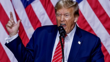 ΗΠΑ: Ο Τραμπ εξισώνει την κυβέρνηση του Μπάιντεν με την «Γκεστάπο»  