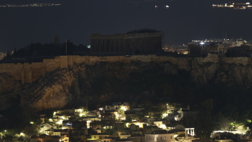 Ώρα της Γης: Έσβησαν τα φώτα στην Ακρόπολη και στη Βουλή για μια ώρα