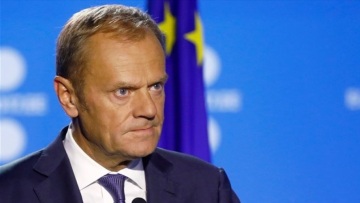 Ο Ντόναλντ Τουσκ καλεί τους «φίλους» να σέβονται στους συμμάχους τους και να μη είναι αλαζονικοί