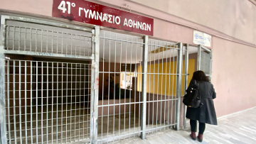 Κυψέλη: Ο Γεωργιανός χτύπησε τον μαθητή στο κεφάλι με σφυρί και μαχαίρωσε τον διευθυντή που πήγε να τον προστατεύσει