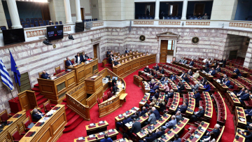 Πρόταση δυσπιστίας: Για Τέμπη, ακρίβεια και e-mails σε αποδήμους εγκαλεί την κυβέρνηση το ΠΑΣΟΚ