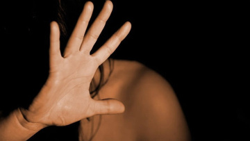 Ρόδος: 35χρονη Νορβηγίδα κατήγγειλε βιασμό σε τουαλέτα νυχτερινού κέντρου