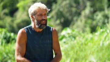 Survivor - Αλέξης Παππάς: Η Χρύσα απείλησε την ομάδα ότι στη μονομαχία θα περπατά