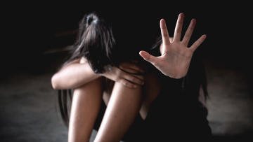 61χρονος στη Γερμανία νάρκωνε, βίαζε και βιντεοσκοπούσε τη σύζυγό του για χρόνια