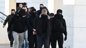 Ένοχοι 11 εκ των 17 κατηγορουμένων για τους βιασμούς της 12χρονης στον Κολωνό