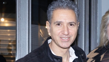 Δημήτρης Κόκοτας: Ήρθε στο καμαρίνι άρχισε να ιδρώνει, λέει ο στιλίστας που ήταν μαζί του όταν πάθαινε έμφραγμα