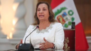 Η πρόεδρος του Περού καλείται να παρουσιάσει στη δικαιοσύνη τα ρολόγια Rolex που έχει στην κατοχή της 