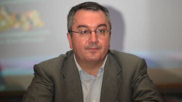 Επίτιμος διδάκτορας του Πανεπιστημίου Πελοποννήσου ο Ηλίας Μόσιαλος 