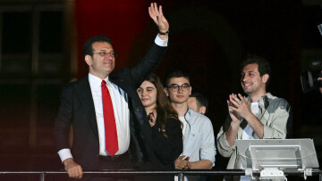 Εκρέμ Ιμάμογλου: Από την Τραπεζούντα και τους κεφτέδες στην Πόλη, στις νίκες επί του Ερντογάν, ολοταχώς για πρόεδρος το 2028