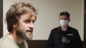 Ρωσία: Καταδίκη ακτιβιστή των Pussy Riot για διασπορά «ψευδών ειδήσεων» για τον πόλεμο