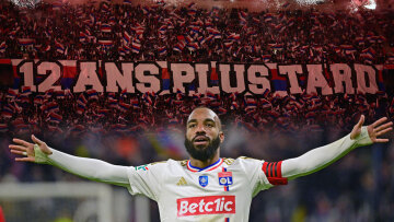 Στον τελικό Κυπέλλου μετά από 12 χρόνια η Λυών - Πήδηξαν στον αγωνιστικό χώρο οι οπαδοί της - Δείτε βίντεο